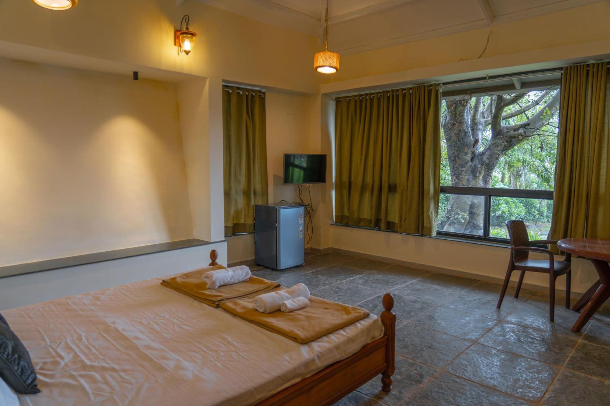 Rajlok Resorts Pune Exteriör bild