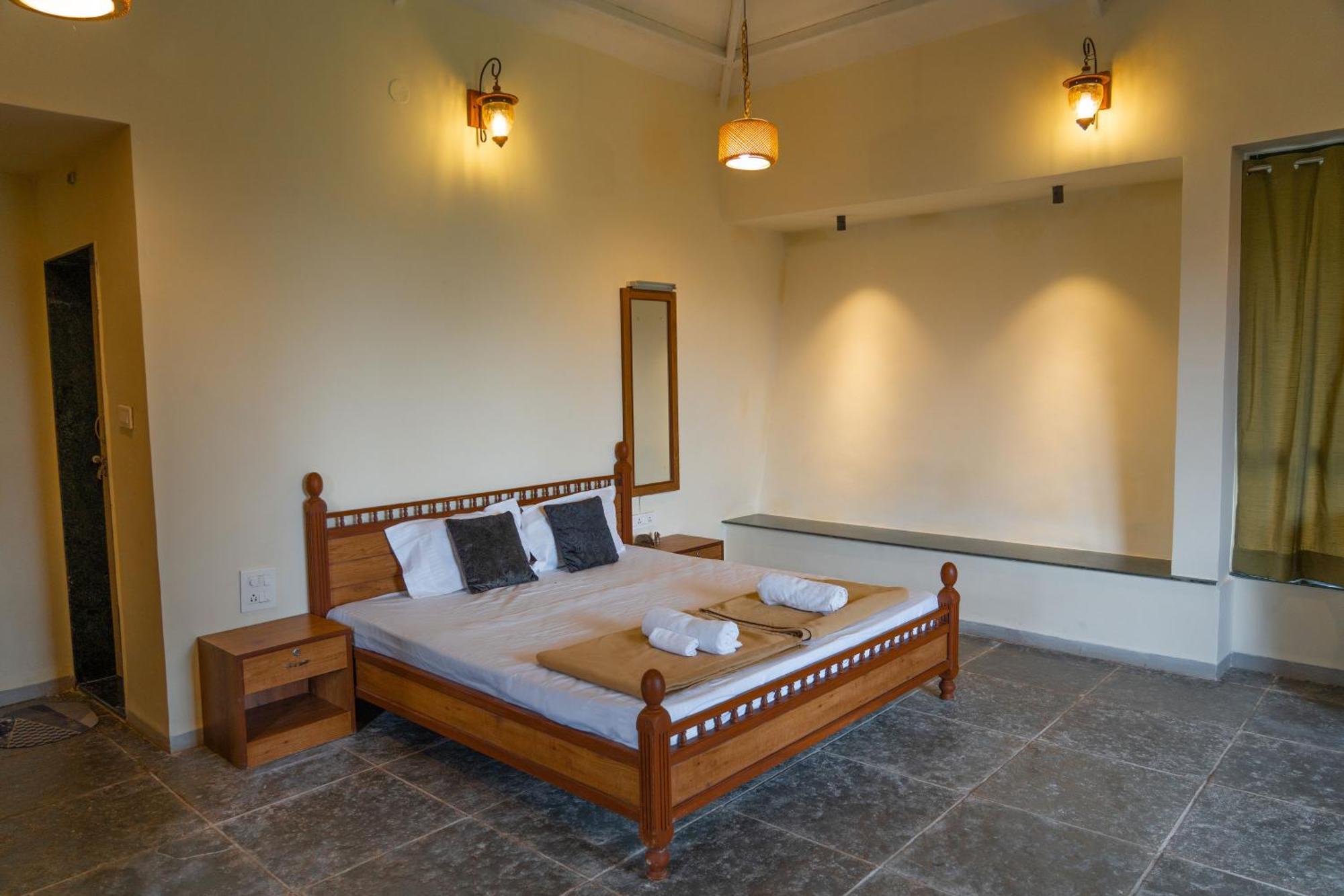 Rajlok Resorts Pune Exteriör bild