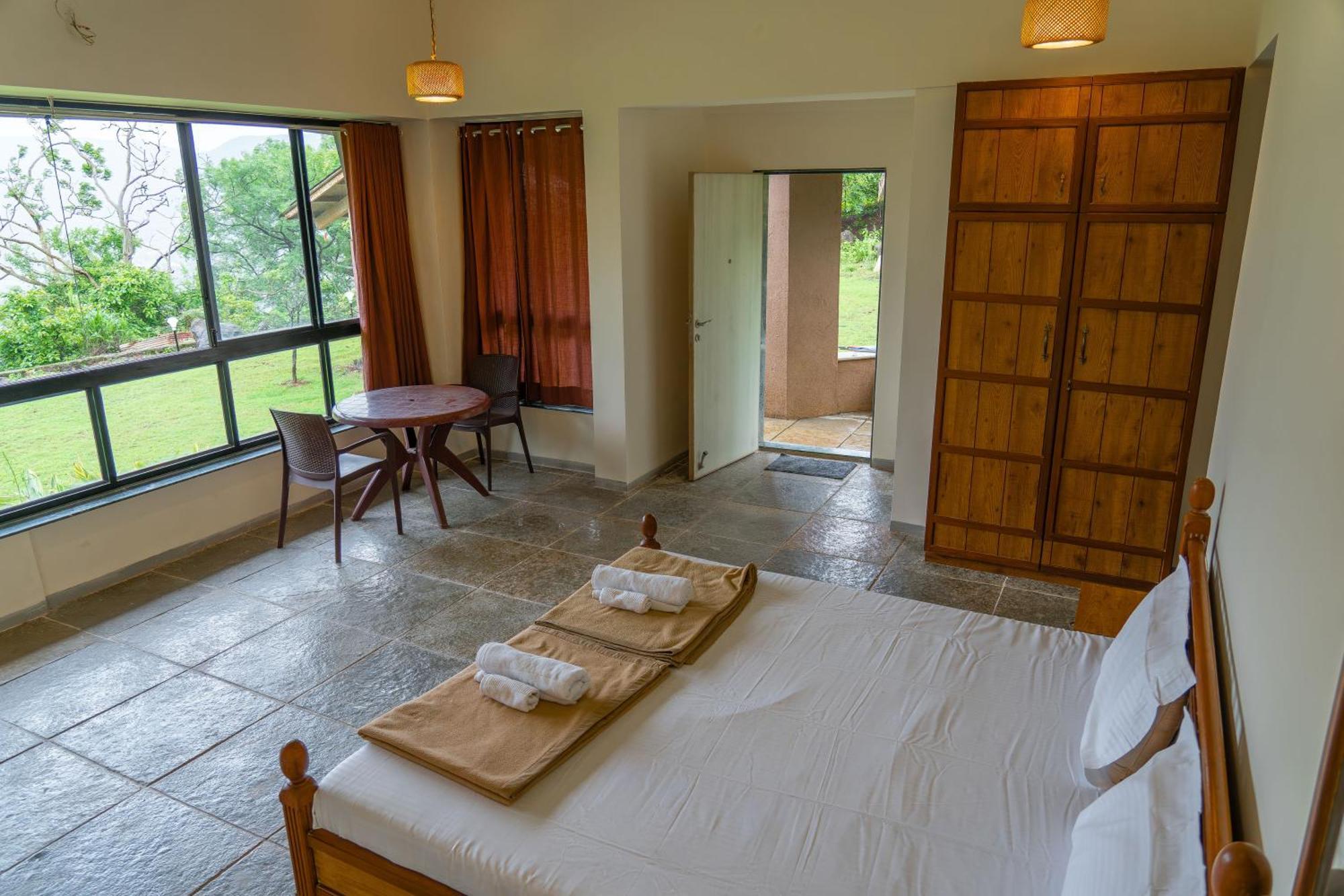 Rajlok Resorts Pune Exteriör bild